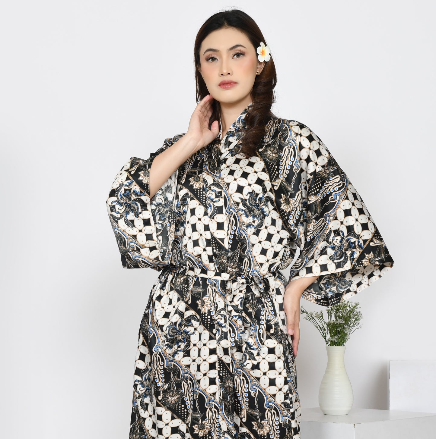 Silk robe Kimono Woman, Bali Silk Blend kimono Robe monochrome