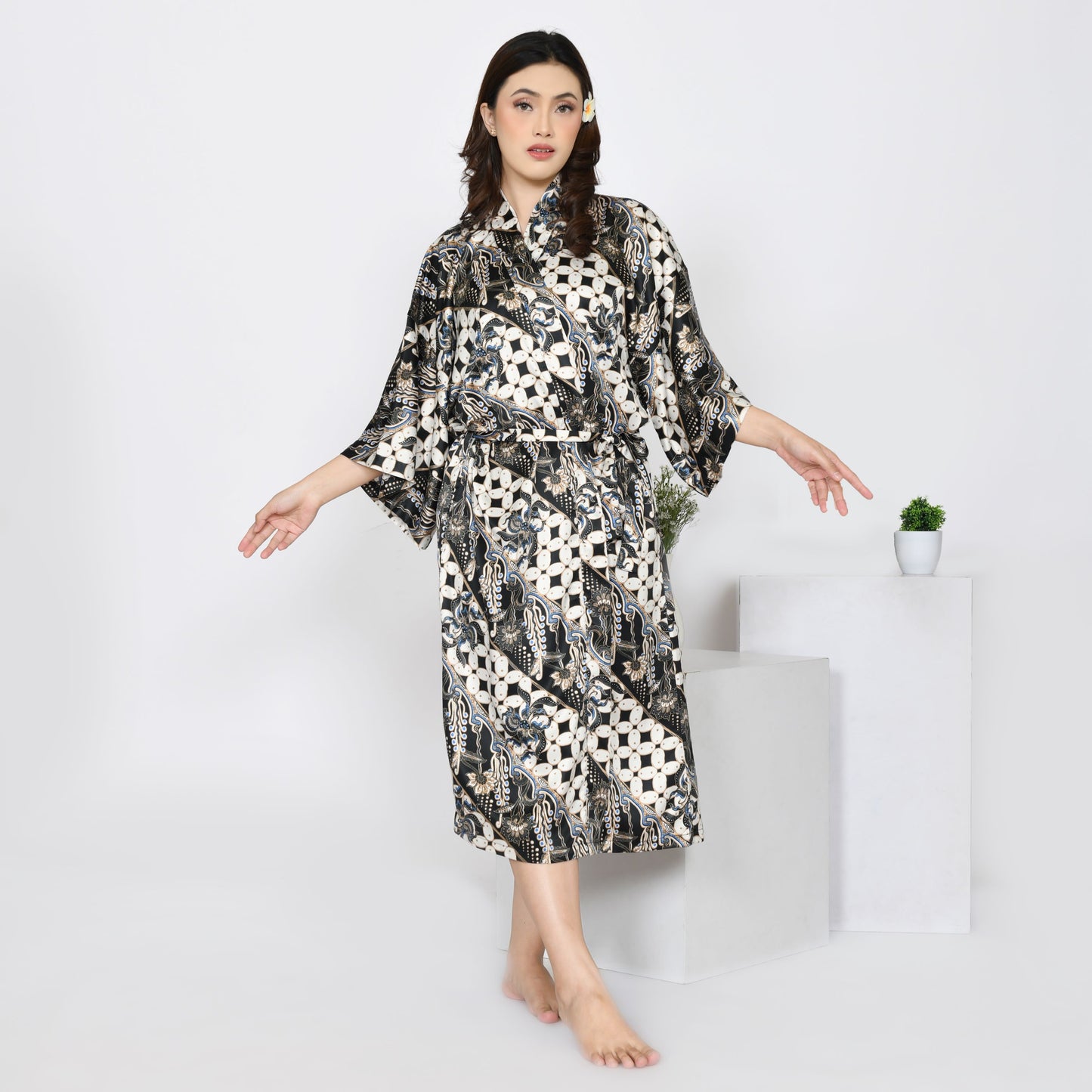 Silk robe Kimono Woman, Bali Silk Blend kimono Robe monochrome